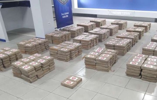 La Fiscalía de Drogas de Colón y Guna Yala, en conjunto con la Policía Nacional decomisaron 882 paquetes con presunta sustancia ilícita, en un puerto de la Costa Atlántica. Foto. Diomedes Sánchez La Fiscalía de Drogas de Colón y Guna Yala, en conjunto con la Policía Nacional decomisaron 882 paquetes con presunta sustancia ilícita, en un puerto de la Costa Atlántica. Foto. Diomedes Sánchez
