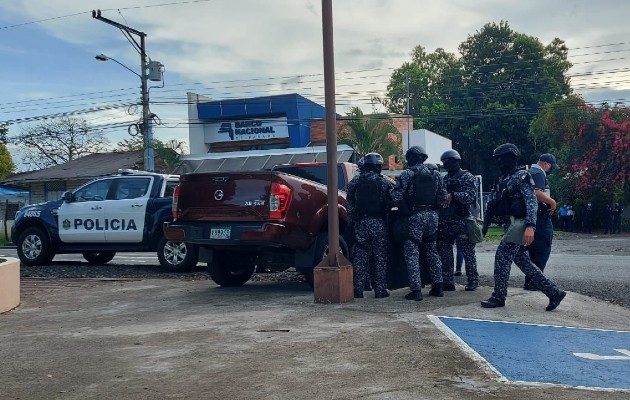 Una vez registrado el suceso, la Policía Nacional desplegó unidades a diferentes puntos para ubicar a los responsables de este hecho. Foto. Mayra Madrid Una vez registrado el suceso, la Policía Nacional desplegó unidades a diferentes puntos para ubicar a los responsables de este hecho. Foto. Mayra Madrid