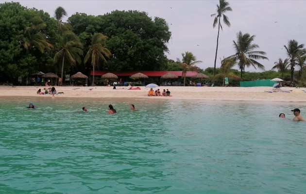 Pescadores, lancheros y turistas coincidieron en señalar que se hace necesario ampliar además el horario de visitas en la isla, que actualmente solo es permitido hasta las tres de la tarde. Foto. Thays Domínguez Pescadores, lancheros y turistas coincidieron en señalar que se hace necesario ampliar además el horario de visitas en la isla, que actualmente solo es permitido hasta las tres de la tarde. Foto. Thays Domínguez
