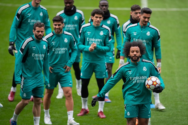 Jugadores del Real Madrid en los entrenamientos de cara al partido contra Manchester City. Foto:EFE Jugadores del Real Madrid en los entrenamientos de cara al partido contra Manchester City. Foto:EFE