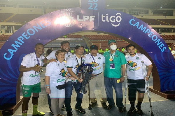 Familia Cárdenas del Alianza, festeja el título. Familia Cárdenas del Alianza, festeja el título.