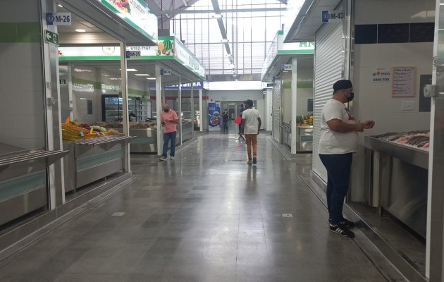 Esperaban un gran auge de visitantes el fin de semana; sin embargo, no fue tanta la afluencia de personas a realizar sus compras en el lugar. Foto. Thays Domínguez Esperaban un gran auge de visitantes el fin de semana; sin embargo, no fue tanta la afluencia de personas a realizar sus compras en el lugar. Foto. Thays Domínguez