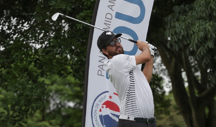 Rafael Carles, en una de sus mejores jornadas del torneo. Mientras que Gabriel Vallarino, firmó buena tarjeta. Cortesía/Apagolf Rafael Carles, en una de sus mejores jornadas del torneo. Mientras que Gabriel Vallarino, firmó buena tarjeta. Cortesía/Apagolf