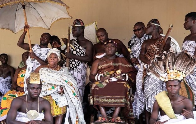 reino-africa-kayra.jpg Odeneho Kwafo-Akoto III en uno de los múltiples actos que se realizan en Akwamu.