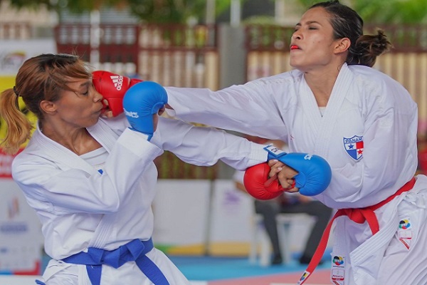 Aramis Borzelli (der.) también sumó bronce en la categoría de -55 kilogramos al imponerse a Ileana Miranda de Ecuador. Aramis Borzelli (der.) se impuso a Ileana Miranda de Ecuador. Foto: COP