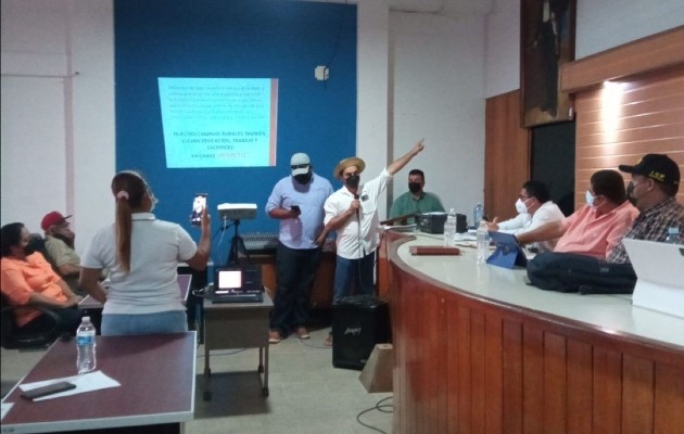 La denuncia fue presentada ante el Consejo Municipal de Las Tablas, para pedir a la alcaldía y a los representantes de corregimiento que no se den permisos para este tipo de eventos. Foto. Thays Domínguez La denuncia fue presentada ante el Consejo Municipal de Las Tablas, para pedir a la alcaldía y a los representantes de corregimiento que no se den permisos para este tipo de eventos. Foto. Thays Domínguez