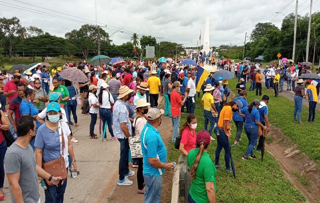 En la región de Azuero se mantiene el cierre de las principales vías. Foto. Thays Domínguez En la región de Azuero se mantiene el cierre de las principales vías. Foto. Thays Domínguez