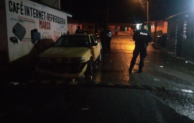 Al sector de "Custori" en la comunidad de Villa del Caribe, llegó la Policía Nacional, quien procedió a cerrar todo el perímetro. Foto. Diomedes Sánchez Al sector de "Custori" en la comunidad de Villa del Caribe, llegó la Policía Nacional, quien procedió a cerrar todo el perímetro. Foto. Diomedes Sánchez