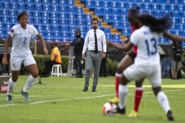 Ignacio 'Nacho' Quintana, técnico de Panamá en el partido ante las trinitenses. Foto:EFE Ignacio 'Nacho' Quintana, técnico de Panamá en el partido ante las trinitenses. Foto:EFE