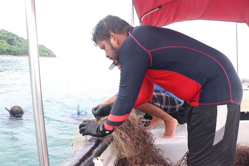 En Taboga se hallaron 2 paños de redes, con un peso de 26 kg y luz de malla de 3½ pulgadas. Foto: Cortesía Arap En Taboga se hallaron 2 paños de redes, con un peso de 26 kg y luz de malla de 3½ pulgadas. Foto: Cortesía Arap