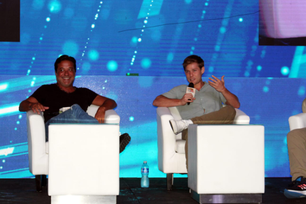 Enrique Arce y Mason Dye. Foto: Víctor Arosemena Enrique Arce y Mason Dye. Foto: Víctor Arosemena
