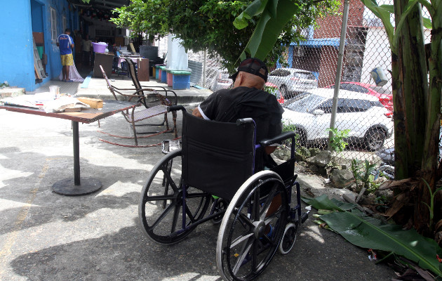 Son 37 adultos mayores que desde hace dos años se encuentran en el albergue San Juan Pablo II en Santa Ana. Foto: Víctor Arosemena Son 37 adultos mayores que desde hace dos años se encuentran en el albergue San Juan Pablo II en Santa Ana. Foto: Víctor Arosemena