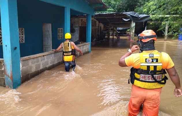 Las autoridades informaron que los ríos Cascajilloso, Arenas, Quebro, Varadero y otros se han salido de su cauce normal. Foto. Melquiades Vásquez Las autoridades informaron que los ríos Cascajilloso, Arenas, Quebro, Varadero y otros se han salido de su cauce normal. Foto. Melquiades Vásquez