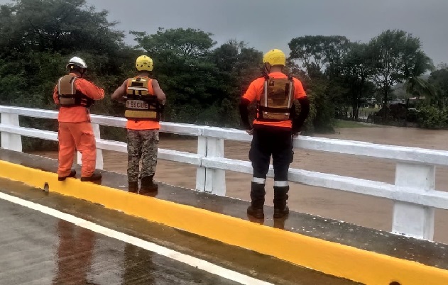 Mantienen vigilancia y monitoreos en los ríos y quebradas en Veraguas. Foto. Melquíades Vásquez Mantienen vigilancia y monitoreos en los ríos y quebradas en Veraguas. Foto. Melquíades Vásquez