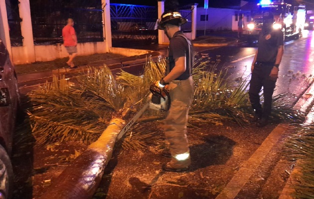 El hecho se dio la madrugada del domingo, en medio de la lluvia que caía desde hacía varias horas en la región. Foto. Thays Domínguez El hecho se dio la madrugada del domingo, en medio de la lluvia que caía desde hacía varias horas en la región. Foto. Thays Domínguez