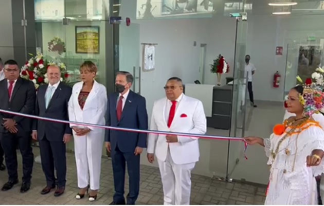 El presidente de la república inuaguró las nuevas instalaciones de la Administración dela Zona Libre de Colón. Foto. Diomedes Sánchez El presidente de la república inuaguró las nuevas instalaciones de la Administración dela Zona Libre de Colón. Foto. Diomedes Sánchez