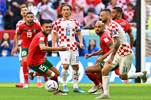 Luka Modric (10) de Croacia observa una jugada. Foto: EFE Luka Modric (10) de Croacia observa una jugada. Foto: EFE