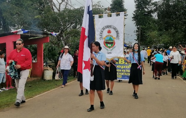 desfile_28-pa01.jpg desfile_28-pa01.jpg