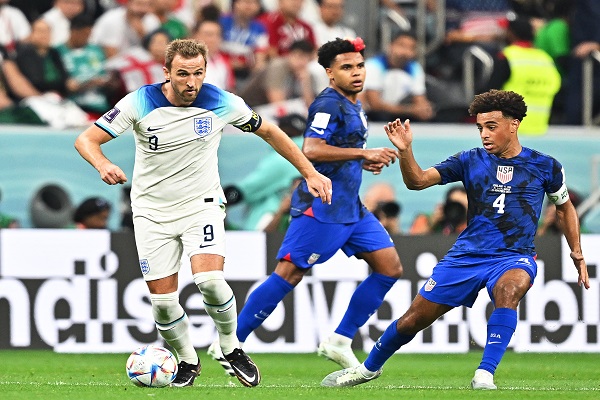 El inglés Harry Kane conduce el balón durante el partido ante Estados Unidos. Foto:EFE El inglés Harry Kane conduce el balón durante el partido ante Estados Unidos. Foto:EFE
