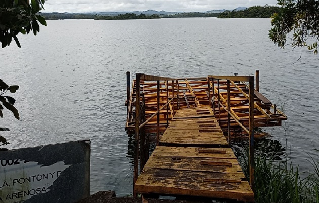 Si el muelle se repara, los turistas extranjeros o nacionales pueden estar en Escobal, Vino Tinto o Cuipo en menos de 30 minutos. Foto. Eric Montenegro Si el muelle se repara, los turistas extranjeros o nacionales pueden estar en Escobal, Vino Tinto o Cuipo en menos de 30 minutos. Foto. Eric Montenegro