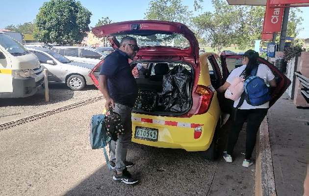 Los transportistas esperan que para las fiestas de fin de año halla una mayor cantidad de visitantes. Foto. Thays Domínguez Los transportistas esperan que para las fiestas de fin de año halla una mayor cantidad de visitantes. Foto. Thays Domínguez