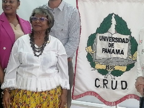 La Profesora y Folclorista Edelmira Sánchez expuso sobre el Centenario de Darién. Foto: Cortesía. La Profesora y Folclorista Edelmira Sánchez expuso sobre el Centenario de Darién. Foto: Cortesía.