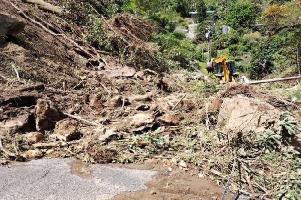 Esta carretera es utilizada por una gran cantidad de productores de hortalizas y café, quienes se trasladan a los mercados nacionales para su comercialización su mercancía. Foto. José Vásquez Esta carretera es utilizada por una gran cantidad de productores de hortalizas y café, quienes se trasladan a los mercados nacionales para su comercialización su mercancía. Foto. José Vásquez