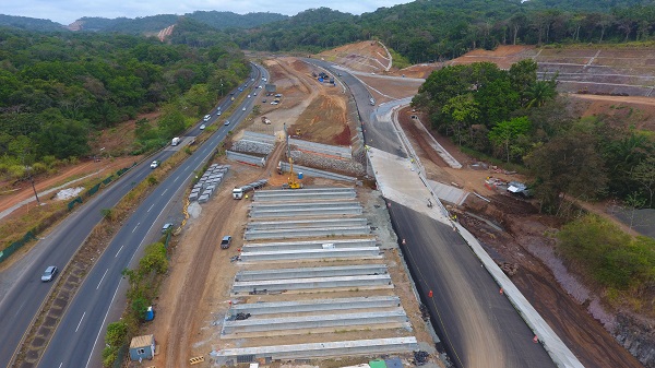 Trabajos de Ampliación y Rehabilitación de la Carretera Panamericana - Tramo Puente de Las Américas -Arraiján. Foto. Archivo Trabajos de Ampliación y Rehabilitación de la Carretera Panamericana - Tramo Puente de Las Américas -Arraiján. Foto. Archivo