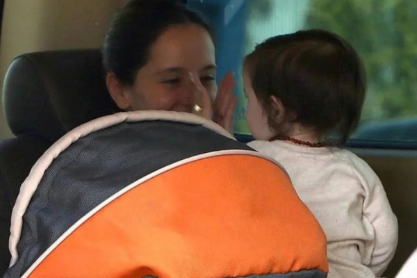 Imagen que captaron de Evaluna e Índigo en Argentina. Foto: El Trece