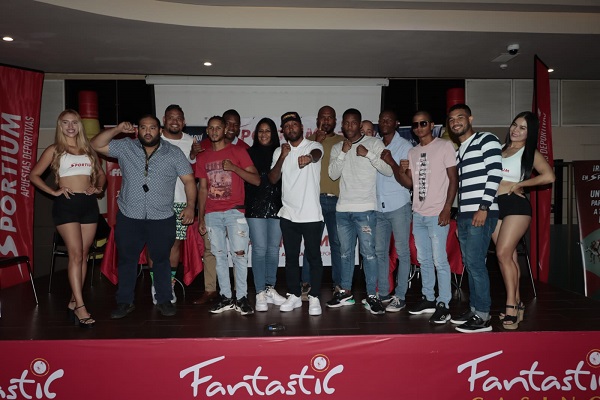 Boxeadores en la cartilla, Tributo 50, con Anselmo 'Chemito' Moreno. Foto: Victor Arosemena Boxeadores en la cartilla, Tributo 50, con Anselmo 'Chemito' Moreno. Foto: Victor Arosemena