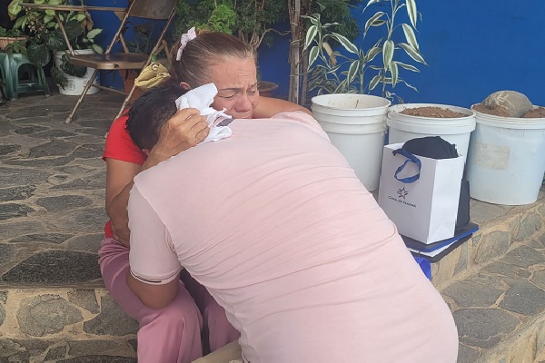 El cuerpo de Edwin, según indicaron sus familiares, será cremado, por lo que tuvieron que reunir la suma de $600.00 para el pago a una funeraria. Foto. Mayra Madrid El cuerpo de Edwin, según indicaron sus familiares, será cremado, por lo que tuvieron que reunir la suma de $600.00 para el pago a una funeraria. Foto. Mayra Madrid