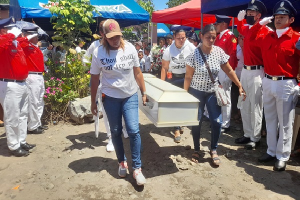 Están a la espera de las pruebas científicas que se llevaron a cabo en cinco residencias cercanas al lugar donde fue encontrada inconsciente la menor el 9 de febrero. Foto. José Vásquez Están a la espera de las pruebas científicas que se llevaron a cabo en cinco residencias cercanas al lugar donde fue encontrada inconsciente la menor el 9 de febrero. Foto. José Vásquez