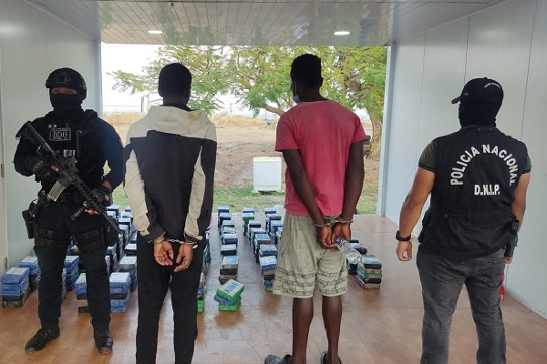 La droga y el bote fueron trasladados a la sede de la Policía Nacional en el distrito de San Carlos. Foto. Eric Montenegro