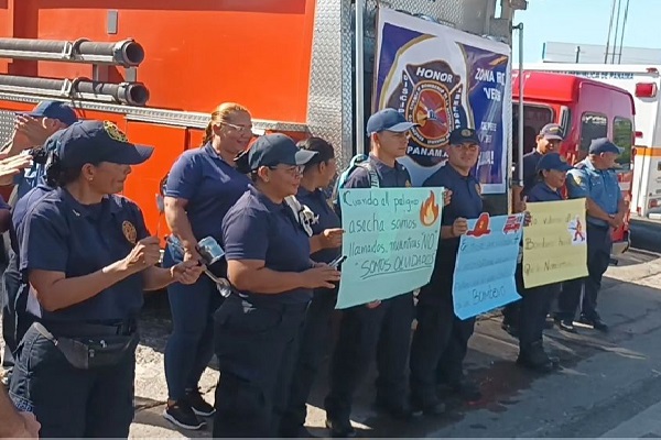 La protesta se inició en las instalaciones de la sede del cuartel en la ciudad de Santiago. Foto. Melquíades Vásquez La protesta se inició en las instalaciones de la sede del cuartel en la ciudad de Santiago. Foto. Melquíades Vásquez