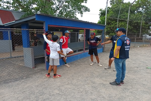 veraguas.jpg El equipo de Veraguas entrena en el cuadro del club Activo 20-30. Foto: Melquiades Vásquez
