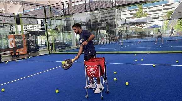 12 canchas para jugar al pádel. 12 canchas para jugar al pádel.
