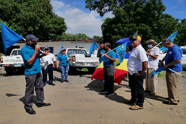 A finales de junio un grupo de educadores y otros sectores de la región de Azuero realizaron una protesta frente Mi Ambiente, contra la minería. Foto. Archivo A finales de junio un grupo de educadores y otros sectores de la región de Azuero realizaron una protesta frente Mi Ambiente, contra la minería. Foto. Archivo
