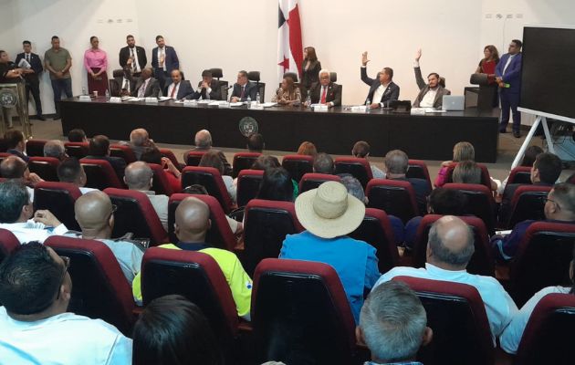 Panamá debate el Proyecto de Ley 1043, que aprueba el Contrato de Concesión Minera. Foto: Víctor Arosemena Panamá debate el Proyecto de Ley 1043, que aprueba el Contrato de Concesión Minera. Foto: Víctor Arosemena