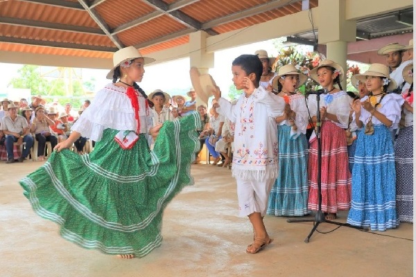 Danzas, tradiciones, cultura, gastronomía, es parte de lo que esta fiesta tiene para ofrecer a sus visitantes, en sus bodas de oro, ya que este año se celebra la versión 50 del festival. Foto. Thays Domínguez Danzas, tradiciones, cultura, gastronomía, es parte de lo que esta fiesta tiene para ofrecer a sus visitantes, en sus bodas de oro, ya que este año se celebra la versión 50 del festival. Foto. Thays Domínguez