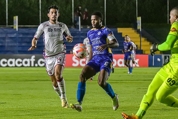 Universitario en su partido anterior empató contra Saprissa. Foto: EFE Universitario en su partido anterior empató contra Saprissa. Foto: EFE