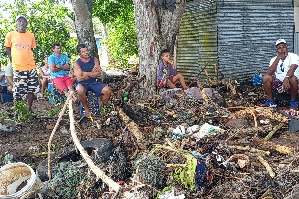 En la inundación registrada el fin de semana a causa del fuerte oleaje, todas las más de 100 casas existentes resultaron afectadas. Foto. Eric Montenegro En la inundación registrada el fin de semana a causa del fuerte oleaje, todas las más de 100 casas existentes resultaron afectadas. Foto. Eric Montenegro