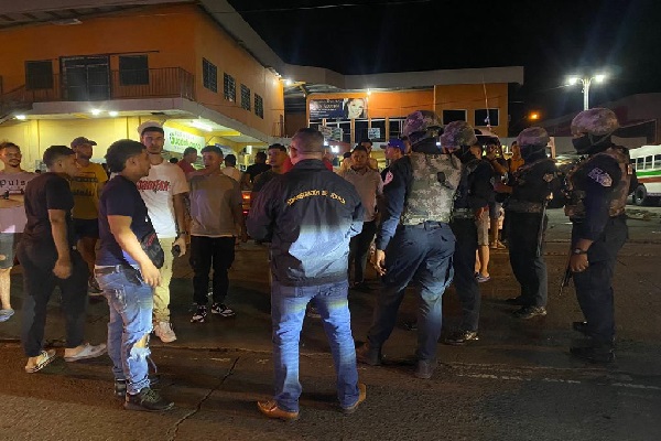 El operativo se efectuó debido a las denuncias recibidas por el exceso de ruido que se genera por los motores de los vehículos y los equipos de sonido de los automóviles. Foto. eric Montenegro El operativo se efectuó debido a las denuncias recibidas por el exceso de ruido que se genera por los motores de los vehículos y los equipos de sonido de los automóviles. Foto. eric Montenegro