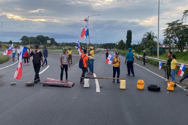 En la provincia de Colón hubo cierres en puntos estratégicos generando caos. Foto. Diomedes Sánchez En la provincia de Colón hubo cierres en puntos estratégicos generando caos. Foto. Diomedes Sánchez