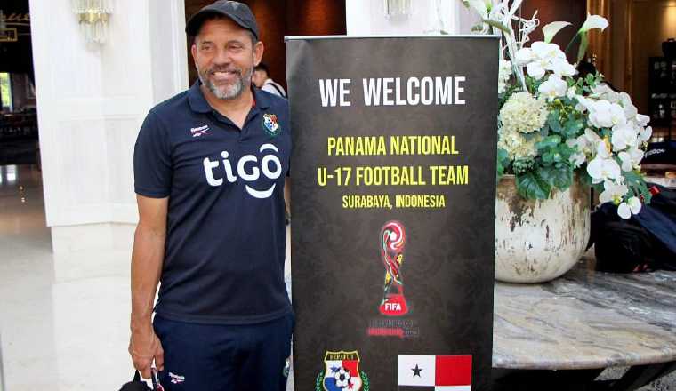 Mike Stump, técnico de la Sub-17 Foto: Fepafut Mike Stump, técnico de la Sub-17 Foto: Fepafut
