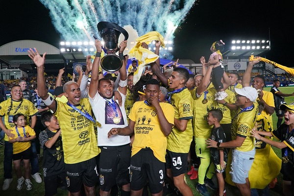 Jugadores del CAI, festejan el tricampeonato. Foto: LPF Jugadores del CAI, festejan el tricampeonato. Foto: LPF