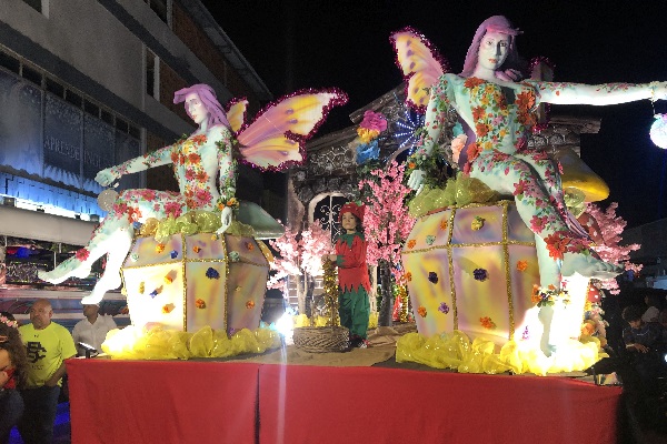 Hubo carros alegóricos con diversas alegorías para el disfrute de los niños. Foto. Thays Domínguez Hubo carros alegóricos con diversas alegorías para el disfrute de los niños. Foto. Thays Domínguez