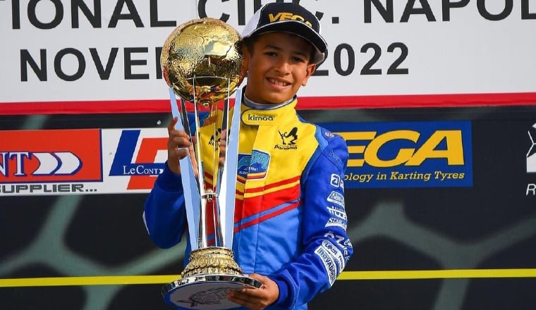 Gianmatteo Rousseau con uno de sus trofeos. Foto: Instagram Gianmatteo Rousseau con uno de sus trofeos. Foto: Instagram