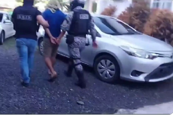 Cinco personas fueron capturadas en los allanamientos en tres provincias. Foto. Cortesía Proteger y Servir Cinco personas fueron capturadas en los allanamientos en tres provincias. Foto. Cortesía Proteger y Servir