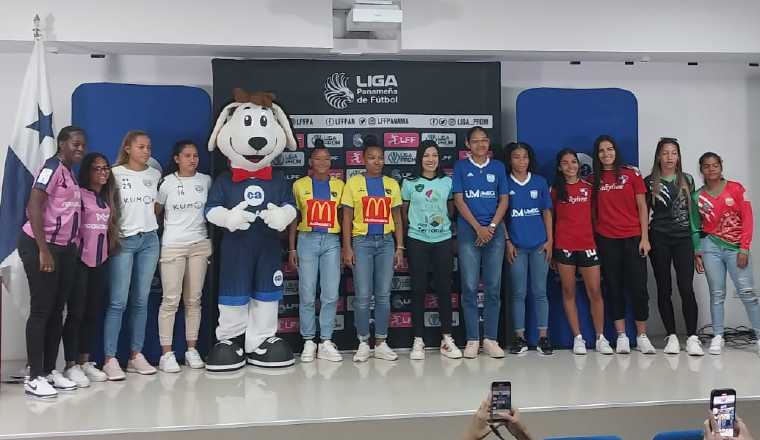 Jugadoras de diferentes equipos de la Liga de Fútbol Femenino. Foto: Jaime Chávez Jugadoras de diferentes equipos de la Liga de Fútbol Femenino. Foto: Jaime Chávez
