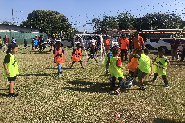 Una gran cantidad de niños y niñas disfrutaron al máximo la actividad recreativa. Foto. Thays Domínguez Una gran cantidad de niños y niñas disfrutaron al máximo la actividad recreativa. Foto. Thays Domínguez